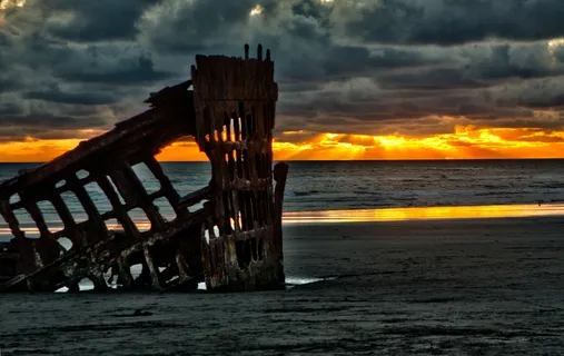Sunset at Peter Iredale shipwreck